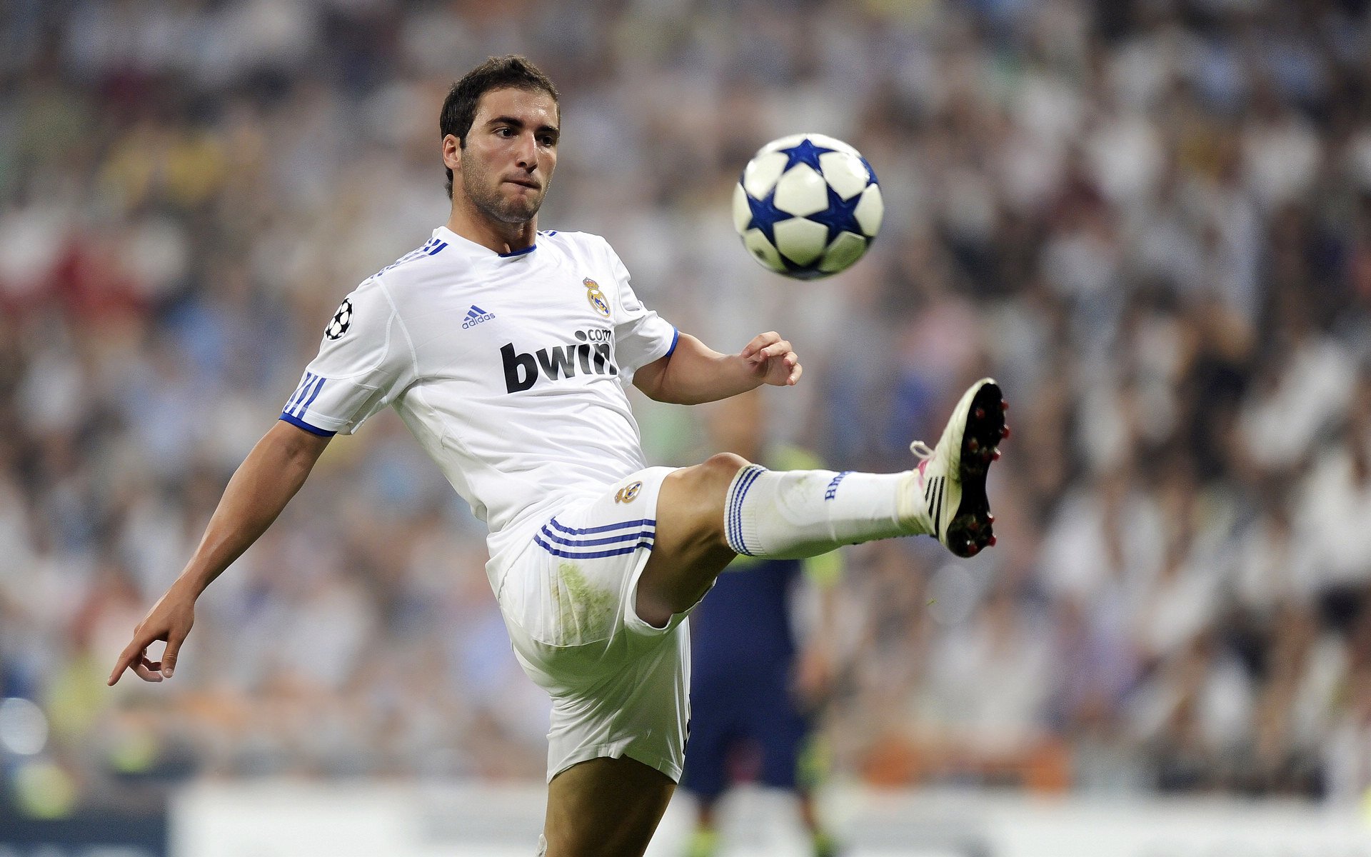 九游体育APP下载-利物浦欧冠逐步逼近,目标盾牌在望